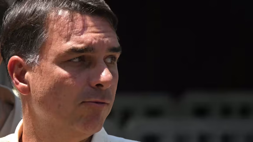 Bolsonaro boards private jet from Argentina after fleeing Brazil